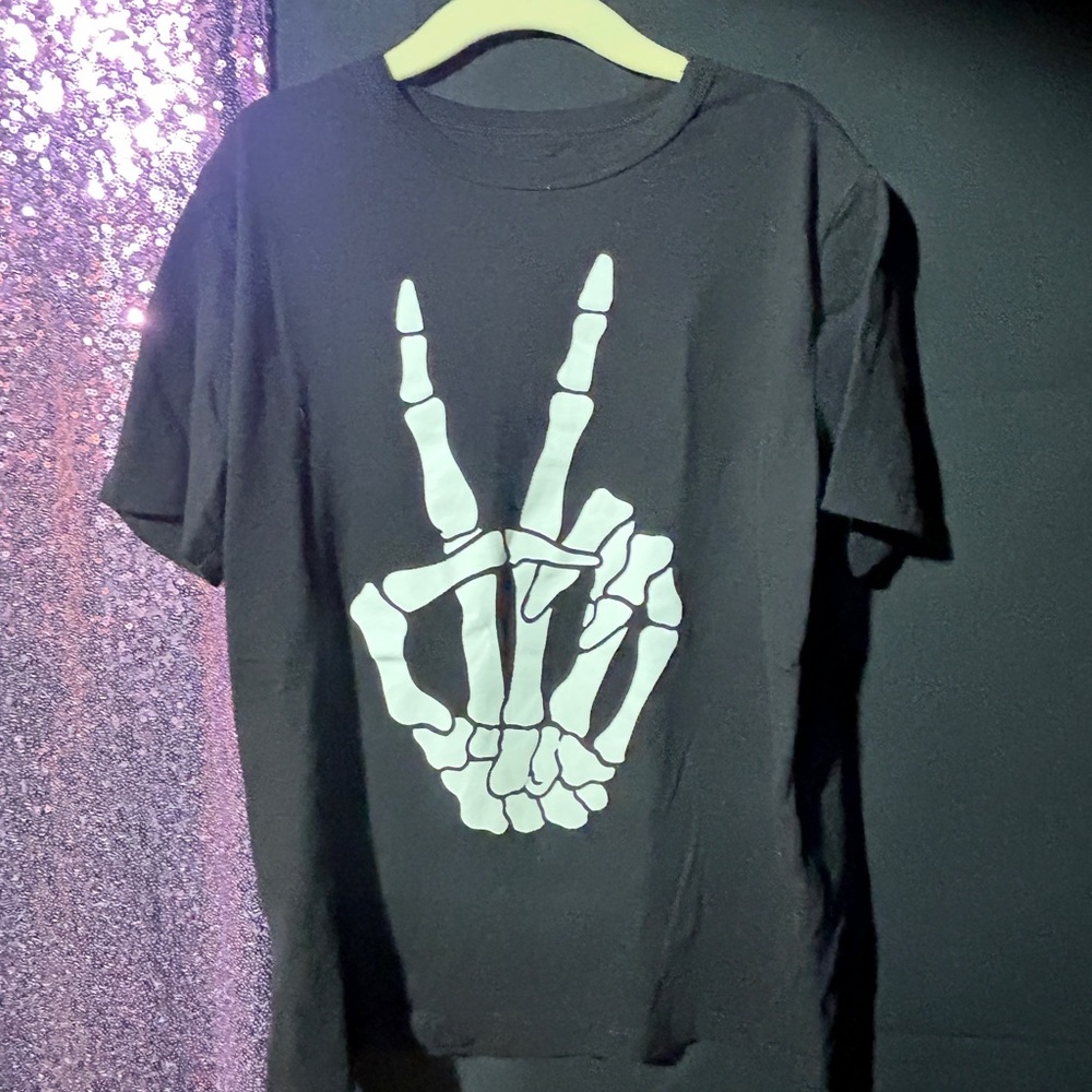 Halloween creepy Black Tee with Skeleton Peace Design